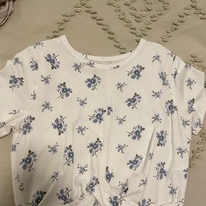 White flower Hollister baby tee